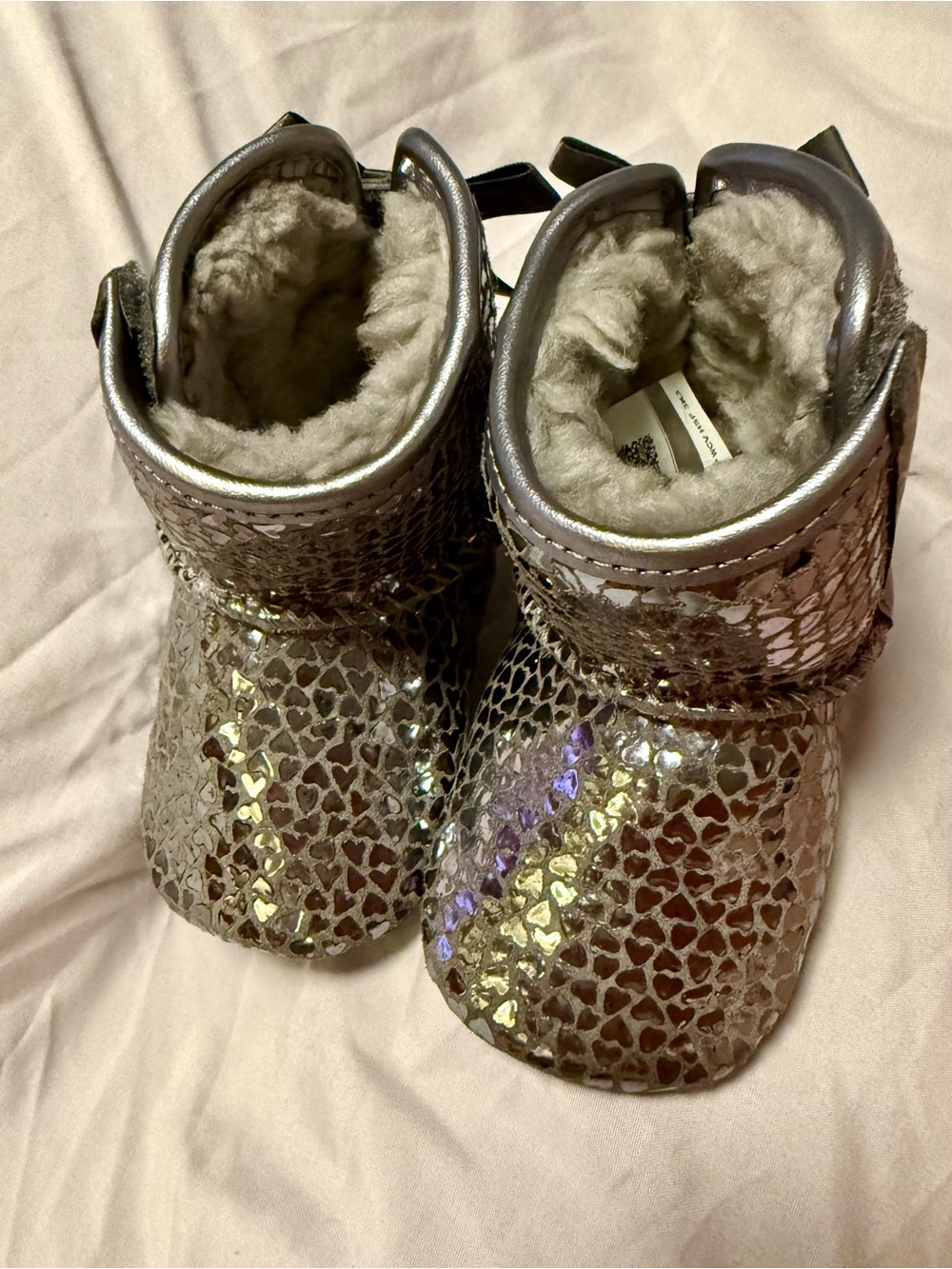 Baby girl silver shimmer hearts UGG LIKE NEW!!!